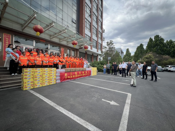 农工党员李红俊关爱环卫工人献爱心活动举行