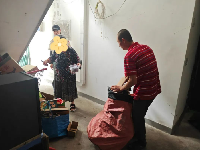 上门“拾荒”，社区温情收购化解“垃圾突围战”