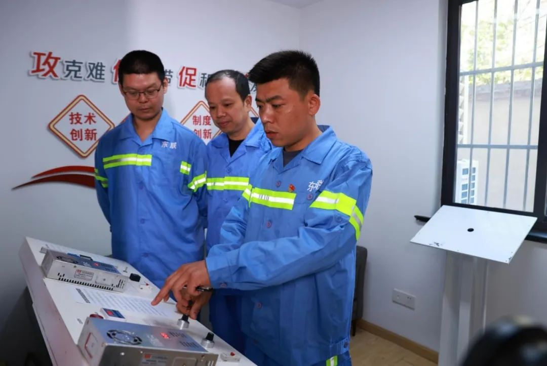 韩伟伟：维修环卫车的行家里手丨致敬奋斗者