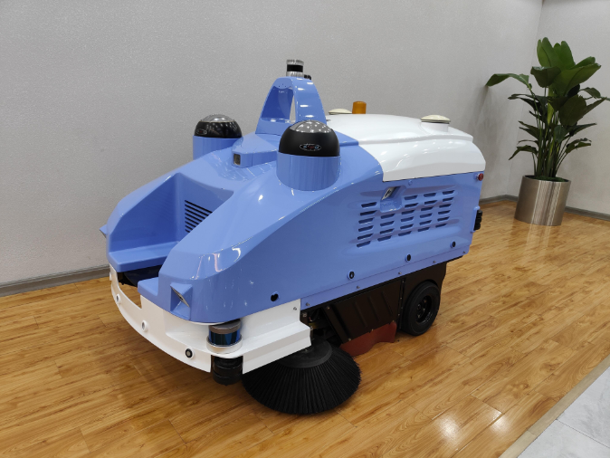 高温天，环卫工人有了“好帮手”