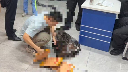 暴雨中，徐家汇一环卫工人在人行道上捡到40万现金！