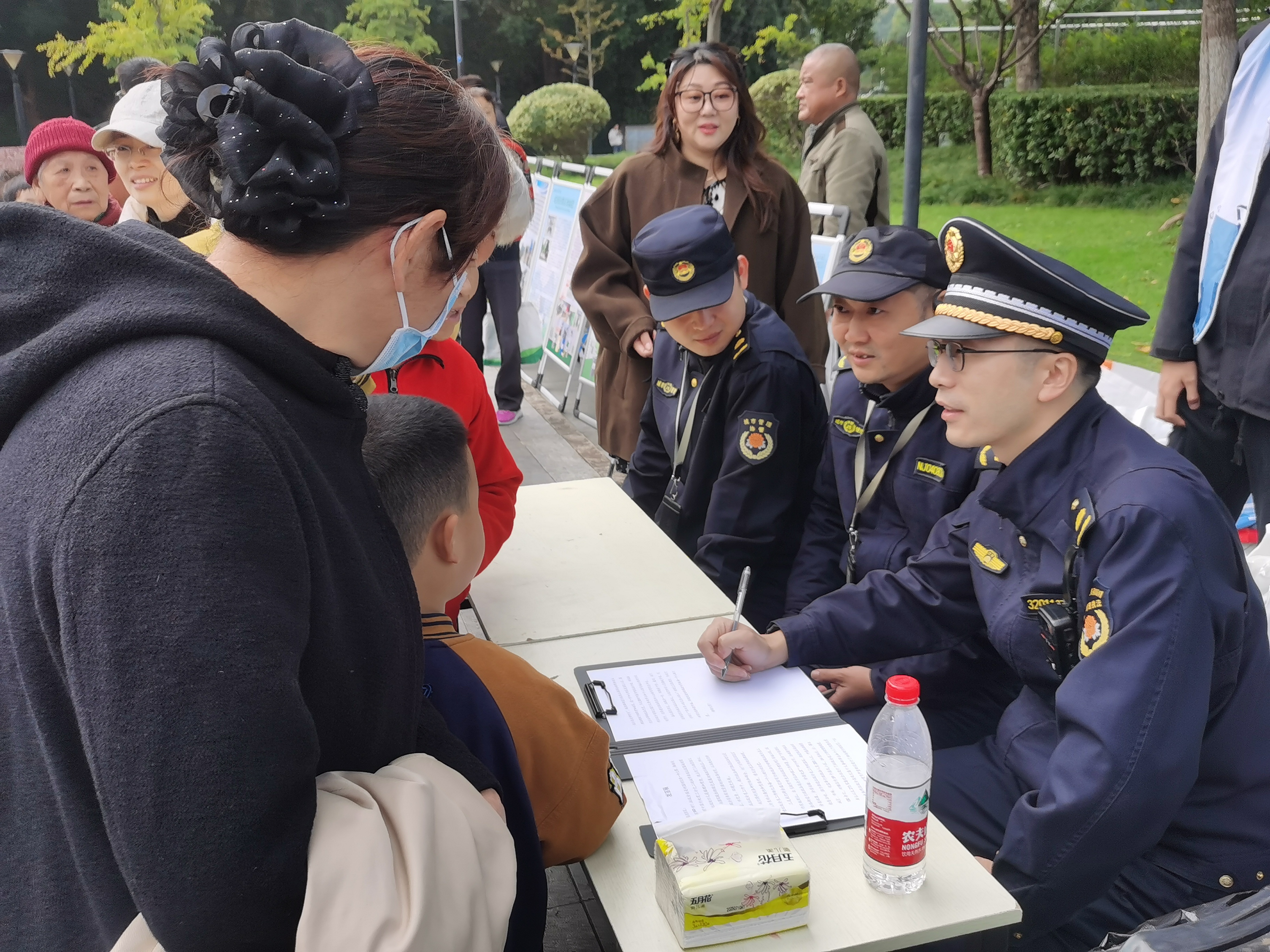 南京秦淮举办“城管开放日”暨“垃圾分类体验周”活动
